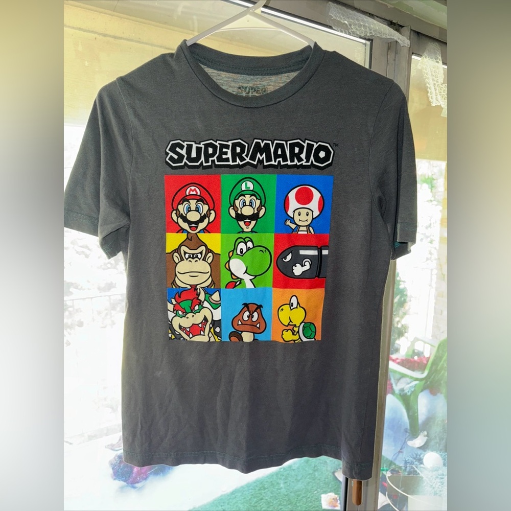 Boys Super Mario Tee Shirt (LARGE)